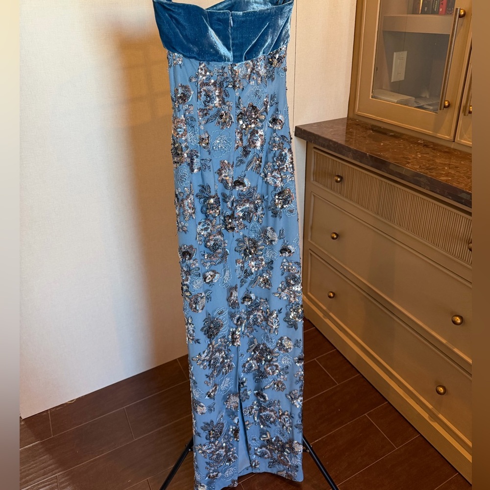 Elegant Strapless Blue Floral Dress - Picture 4 of 15